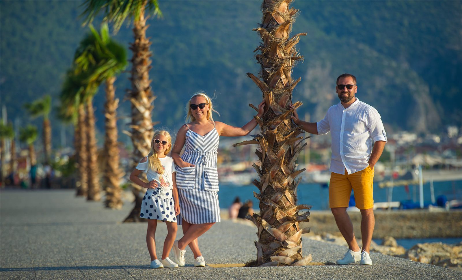 Familie unter Palmen als Symbolbild für Bodrum-Resorts